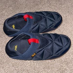 Size 9 Teva’s in great condition.